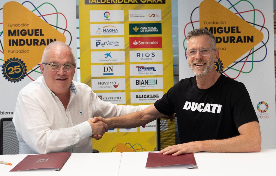 Firma de patrocinio con Puro Racing-Motos El&eacute;ctricas